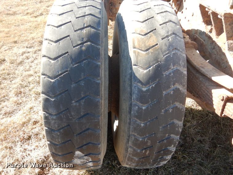 image for item GW9542 1998 Ford 8513 truck cab and chassis