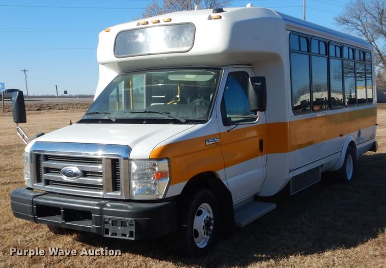 image for item GW9544 2011 Ford Econoline E450 shuttle bus