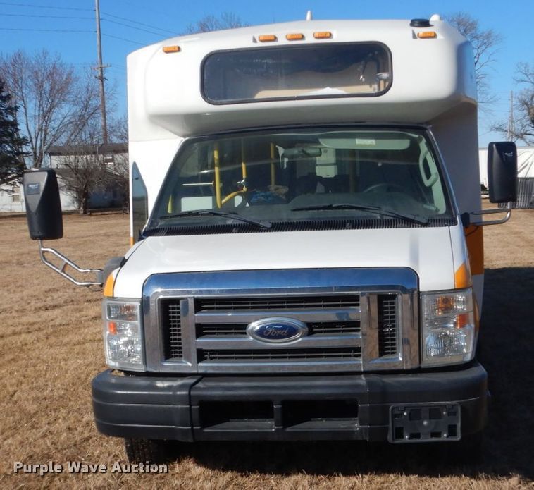 image for item GW9544 2011 Ford Econoline E450 shuttle bus