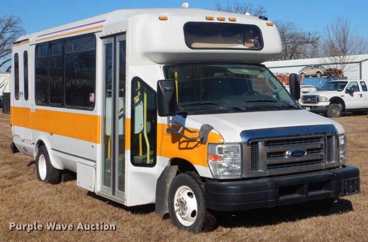 image for item GW9544 2011 Ford Econoline E450 shuttle bus
