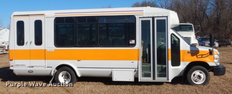 image for item GW9544 2011 Ford Econoline E450 shuttle bus