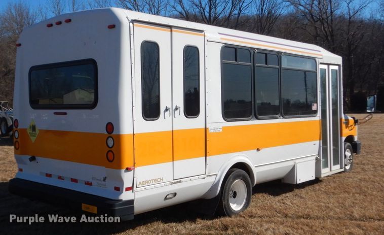 image for item GW9544 2011 Ford Econoline E450 shuttle bus
