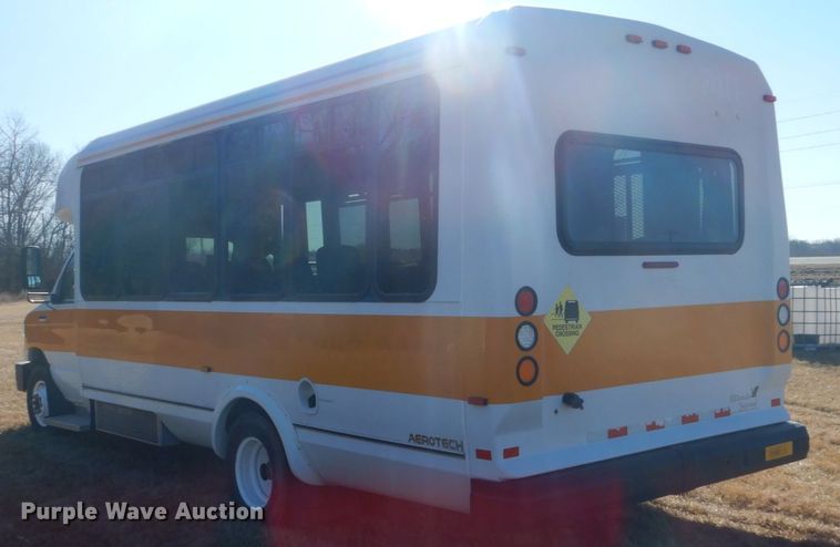 image for item GW9544 2011 Ford Econoline E450 shuttle bus