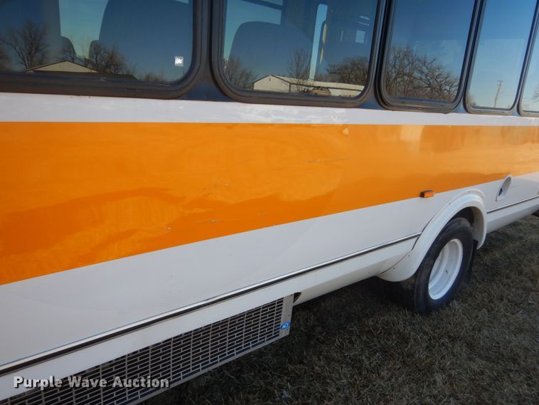 image for item GW9544 2011 Ford Econoline E450 shuttle bus