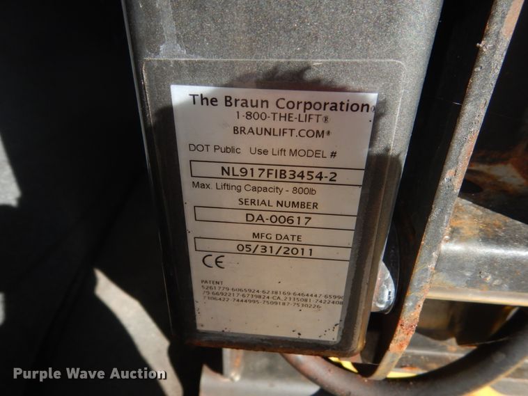 image for item GW9544 2011 Ford Econoline E450 shuttle bus