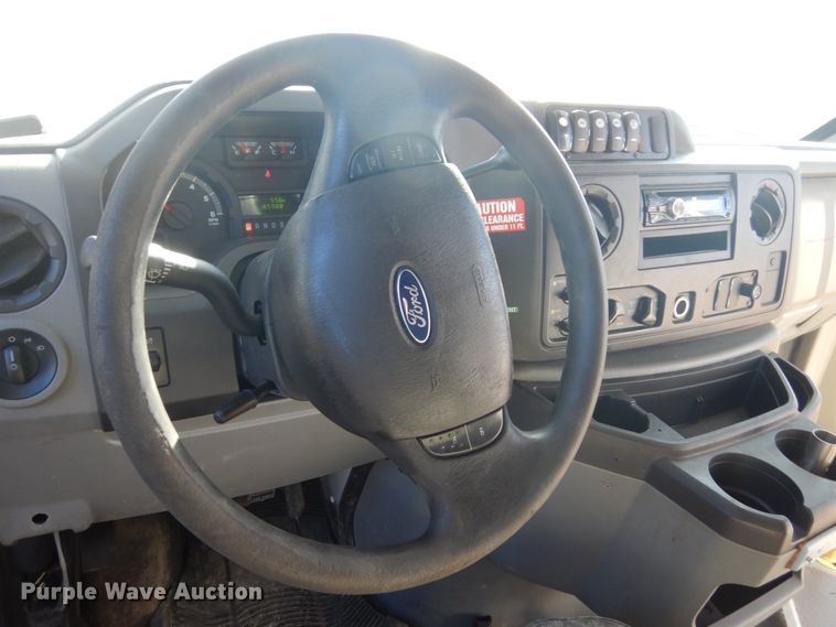 image for item GW9544 2011 Ford Econoline E450 shuttle bus