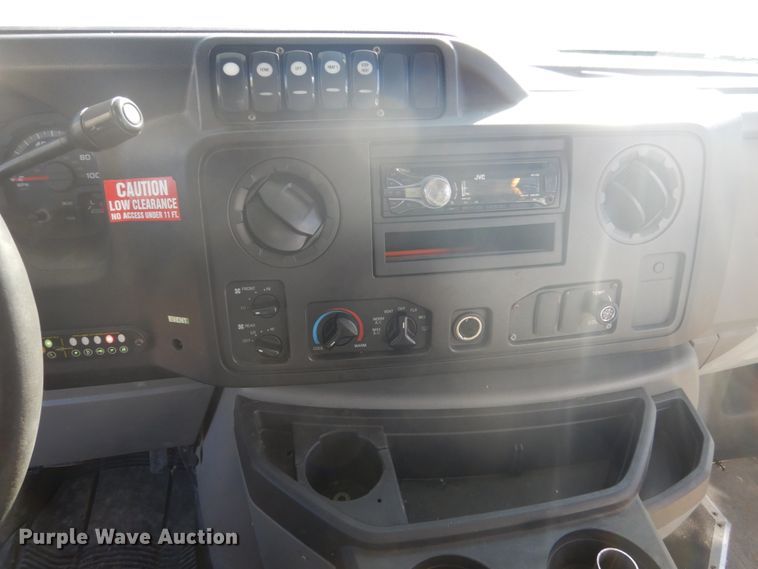 image for item GW9544 2011 Ford Econoline E450 shuttle bus