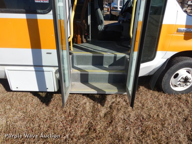 image for item GW9544 2011 Ford Econoline E450 shuttle bus