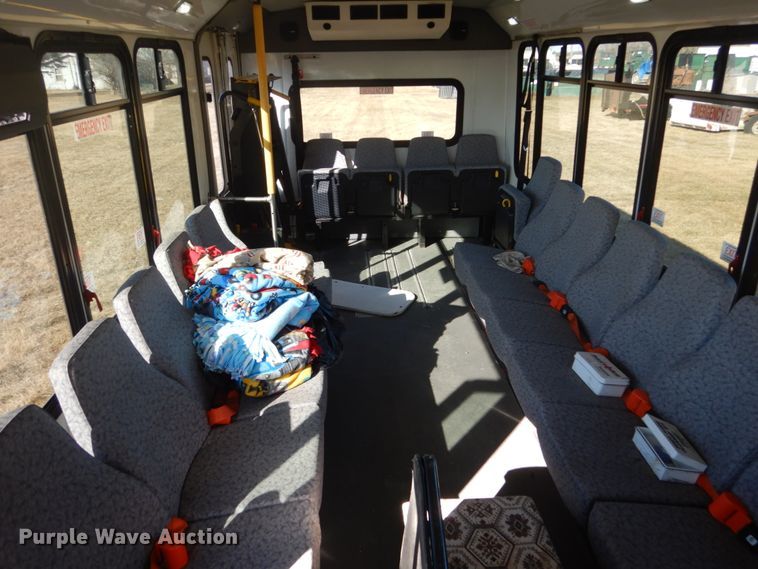 image for item GW9544 2011 Ford Econoline E450 shuttle bus