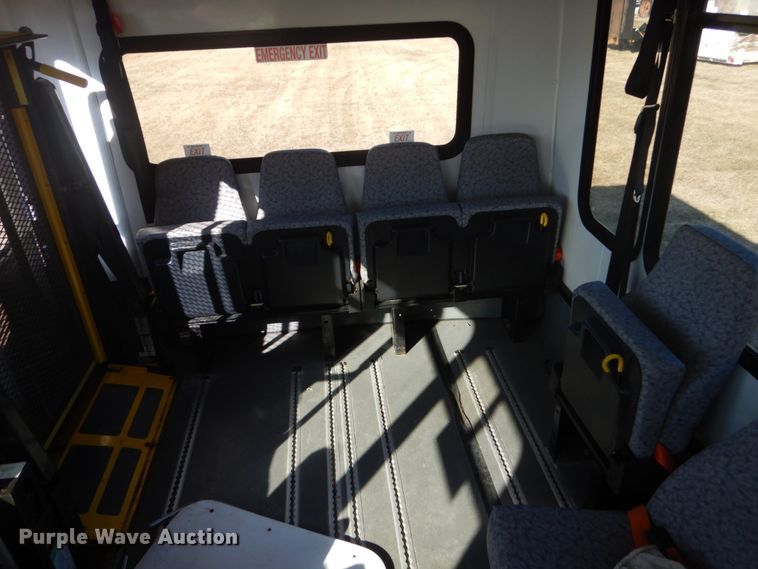 image for item GW9544 2011 Ford Econoline E450 shuttle bus