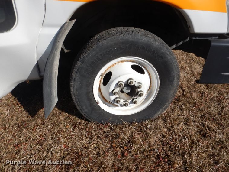 image for item GW9544 2011 Ford Econoline E450 shuttle bus