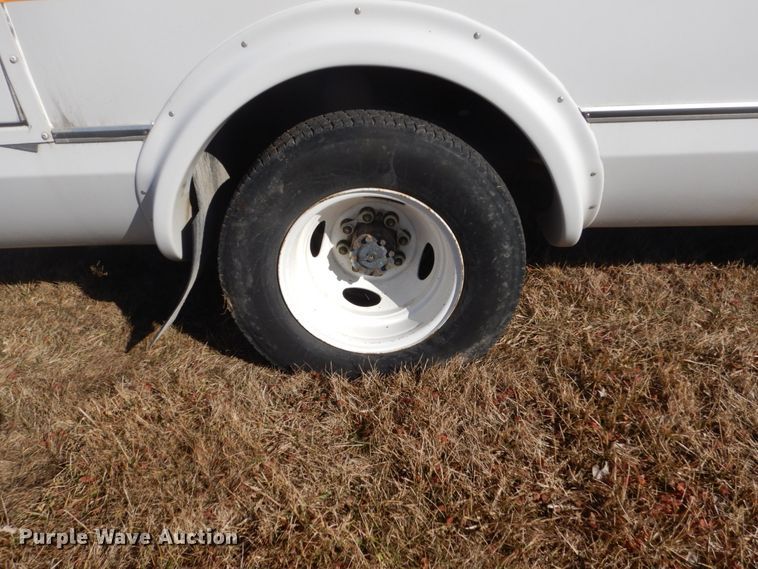 image for item GW9544 2011 Ford Econoline E450 shuttle bus