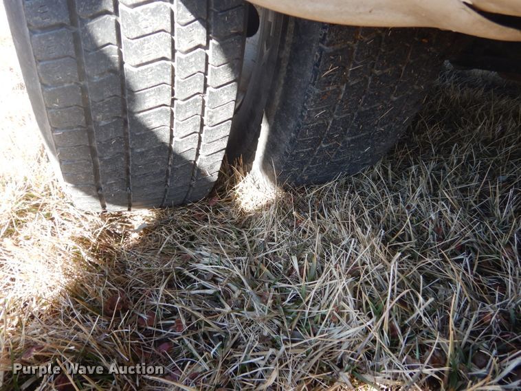 image for item GW9544 2011 Ford Econoline E450 shuttle bus