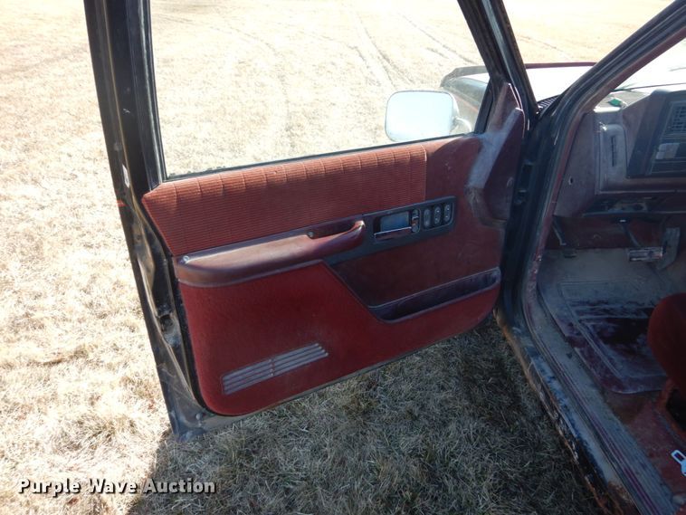 image for item GW9547 1992 Chevrolet K1500 pickup truck