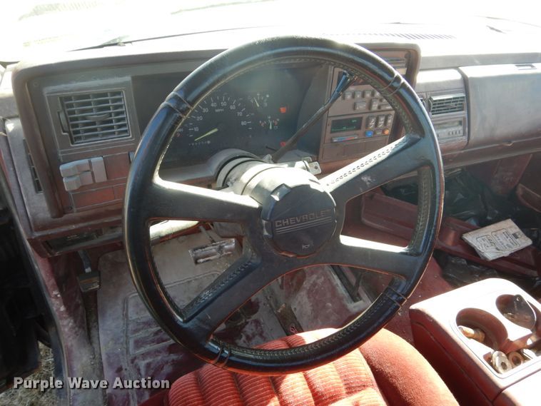 image for item GW9547 1992 Chevrolet K1500 pickup truck