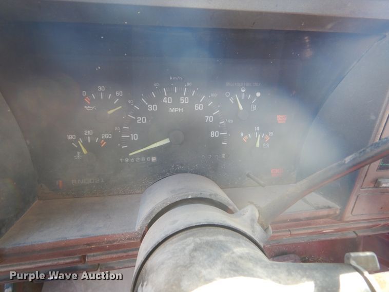 image for item GW9547 1992 Chevrolet K1500 pickup truck