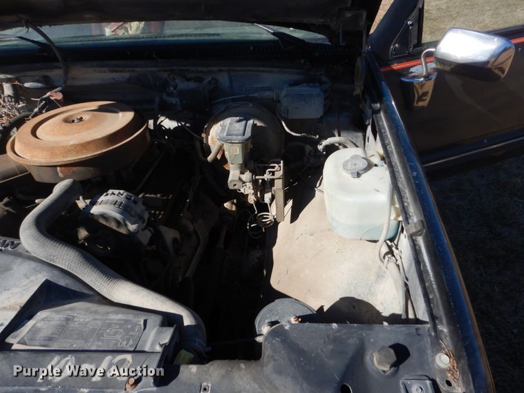 image for item GW9547 1992 Chevrolet K1500 pickup truck