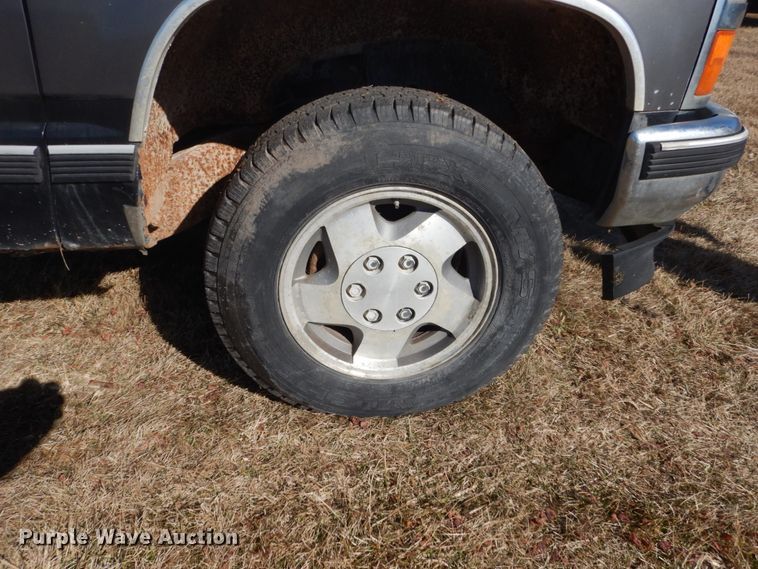 image for item GW9547 1992 Chevrolet K1500 pickup truck