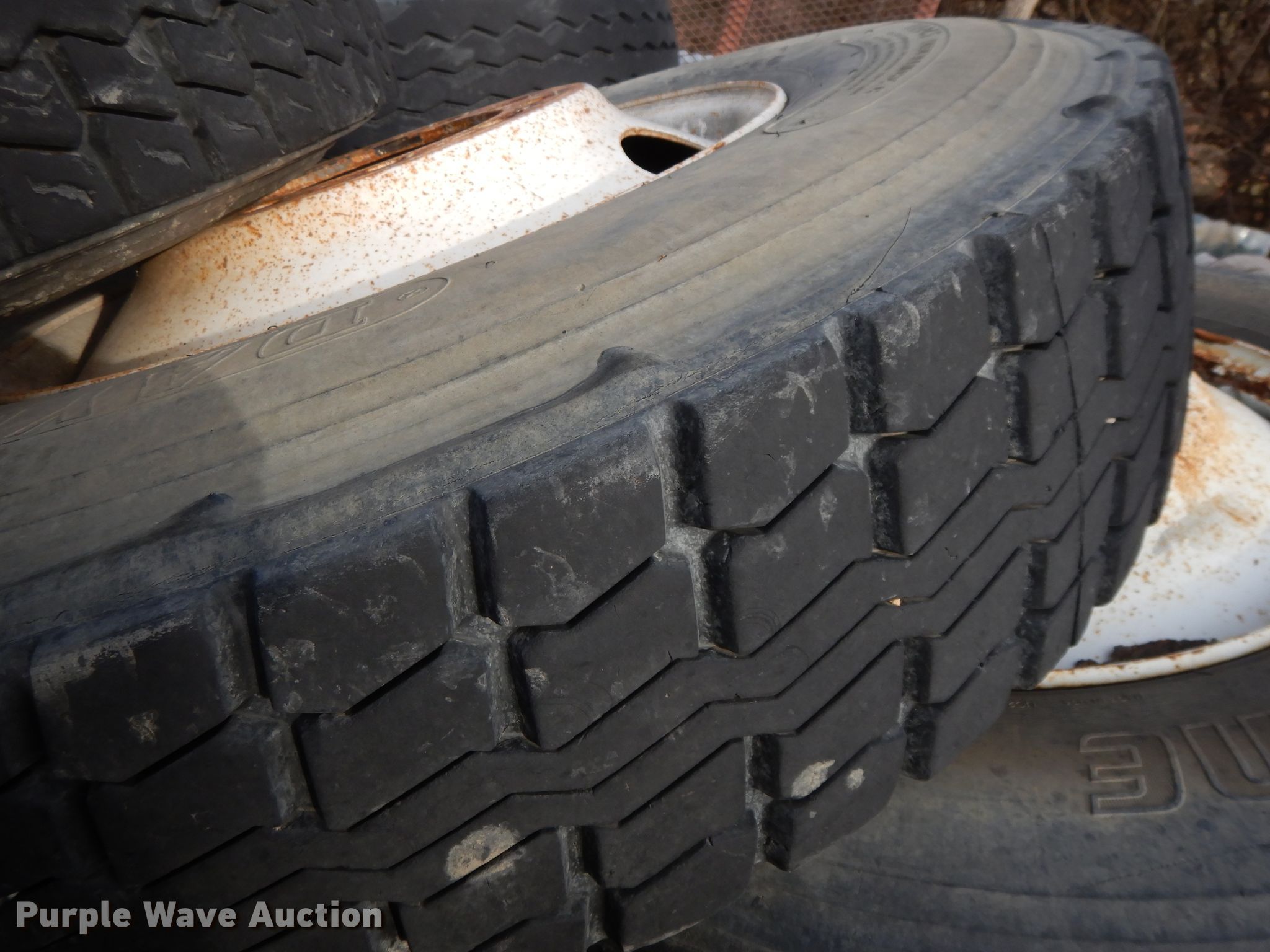 (12) tires in Saint Joseph, MO Item DF5920 sold Purple Wave