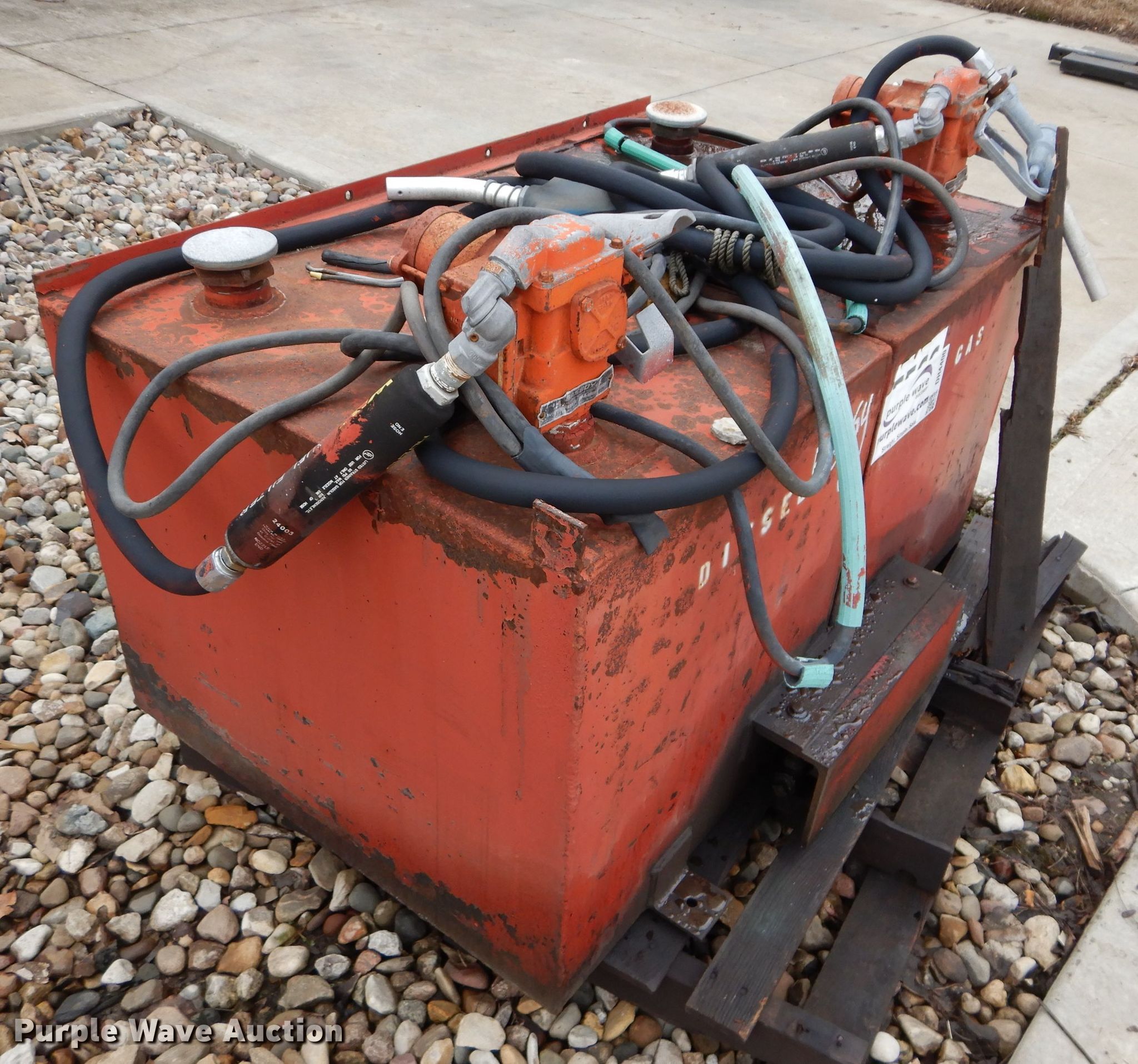 Fuel tank in Stilwell, KS Item DH4400 sold Purple Wave