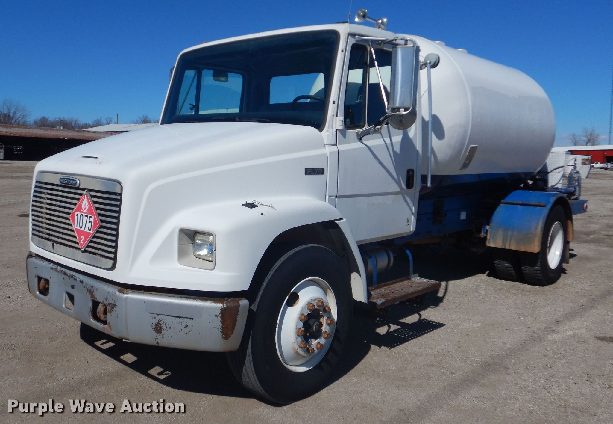 2000 Freightliner FL70 propane truck in Collinsville, OK Item GF9102