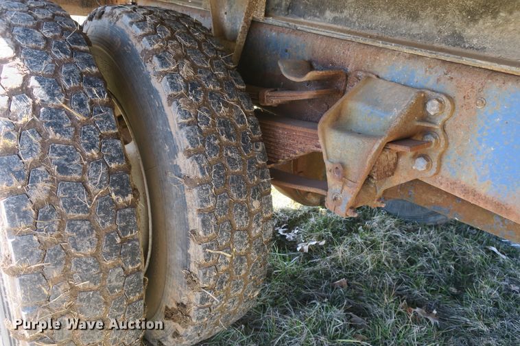 image for item DB10005 1984 Ford 8000 flatbed truck