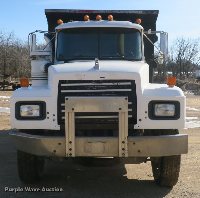 image for item DB10053 1999 Mack RD690S dump truck