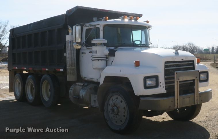image for item DB10053 1999 Mack RD690S dump truck