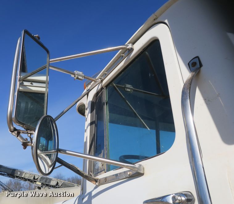 image for item DB10053 1999 Mack RD690S dump truck