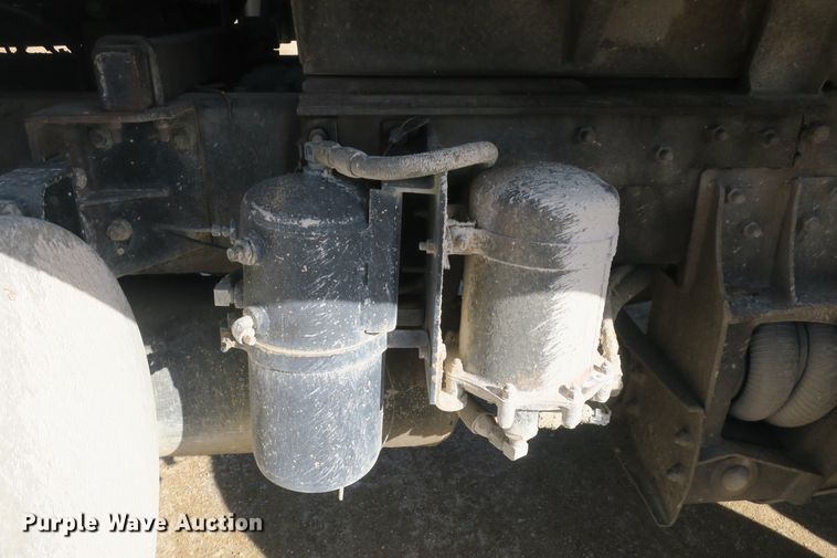 image for item DB10053 1999 Mack RD690S dump truck