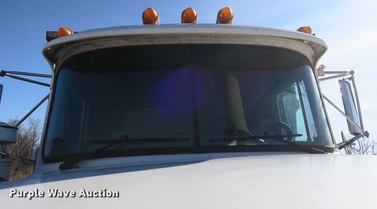 image for item DB10053 1999 Mack RD690S dump truck