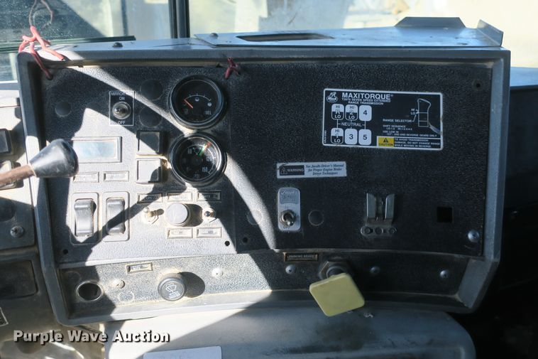 image for item DB10053 1999 Mack RD690S dump truck