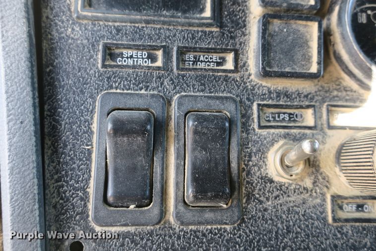 image for item DB10053 1999 Mack RD690S dump truck