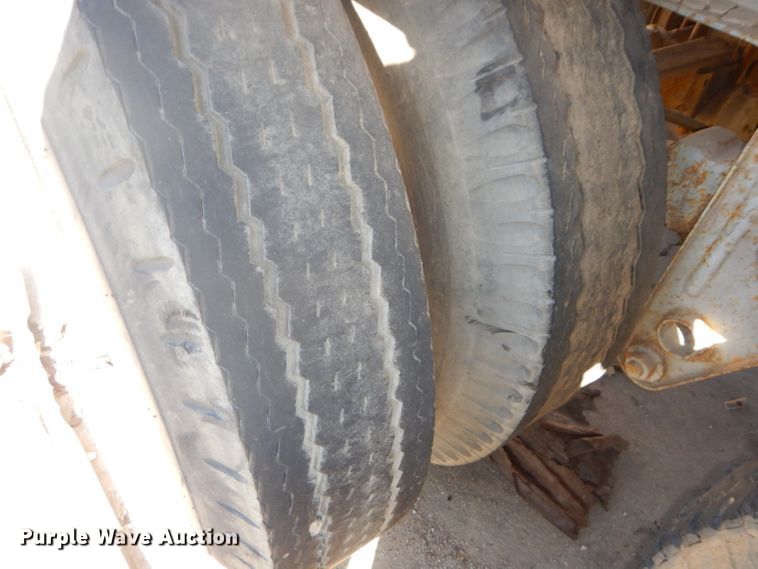 image for item DB6173 Fruehauf dry van trailer