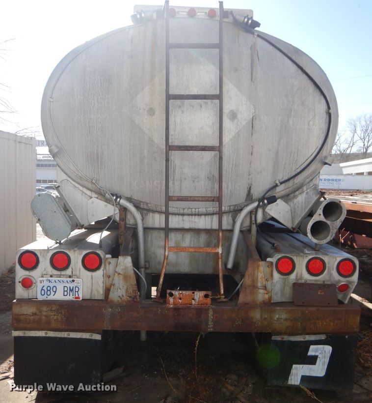 image for item DB6176 1969 Fruehauf tank trailer