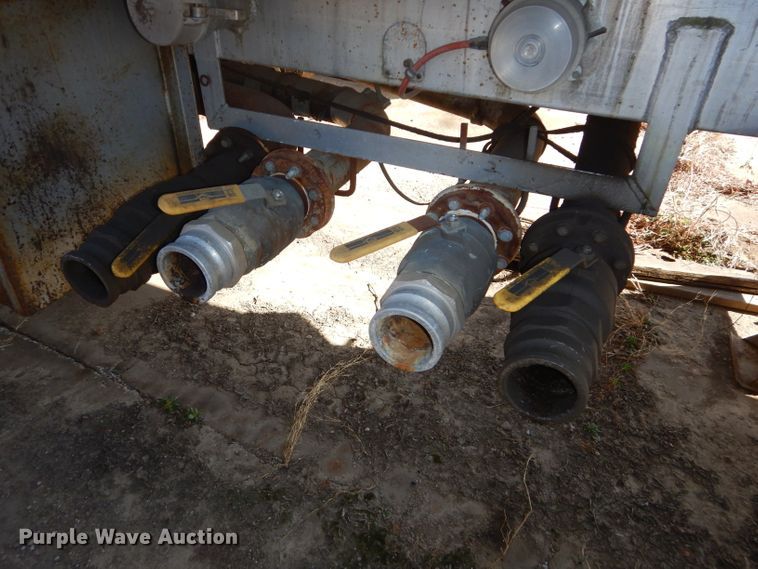 image for item DB6176 1969 Fruehauf tank trailer