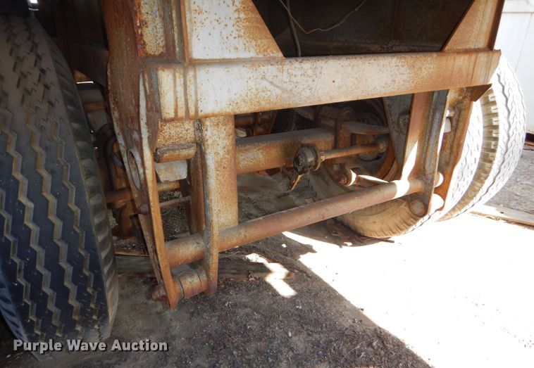 image for item DB6176 1969 Fruehauf tank trailer