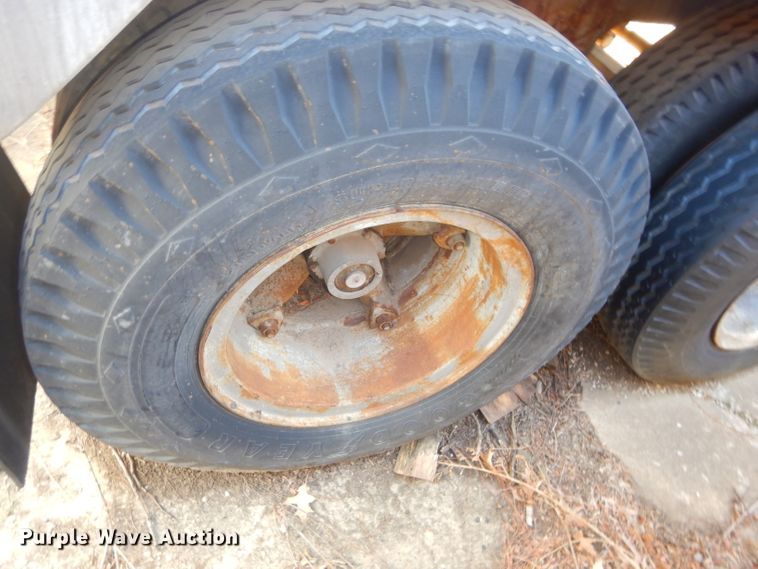 image for item DB6176 1969 Fruehauf tank trailer