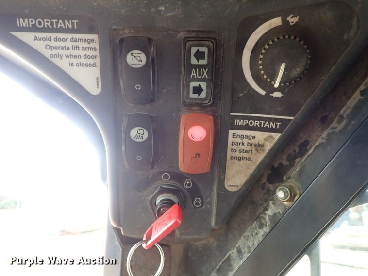 image for item DC3301 2012 John Deere 333D  tracked skid steer loader