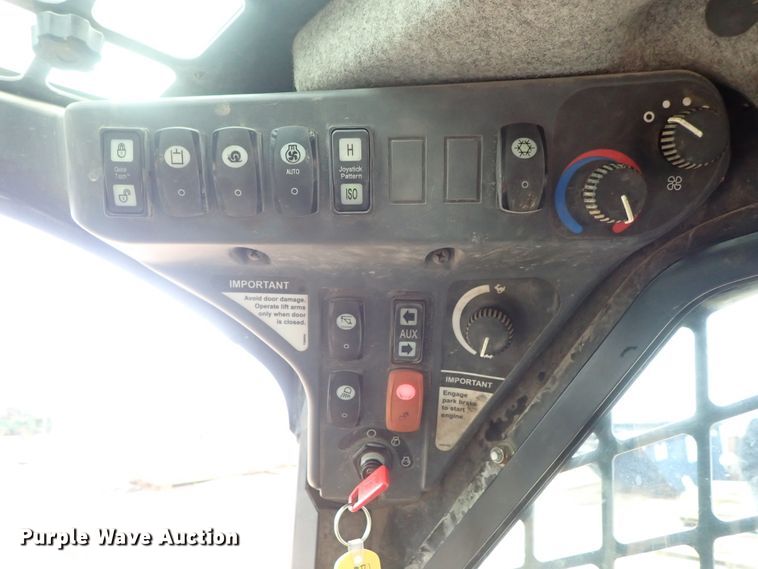 image for item DC3301 2012 John Deere 333D  tracked skid steer loader