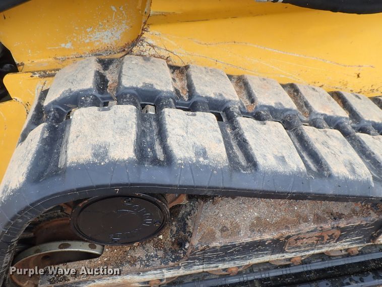 image for item DC3301 2012 John Deere 333D  tracked skid steer loader