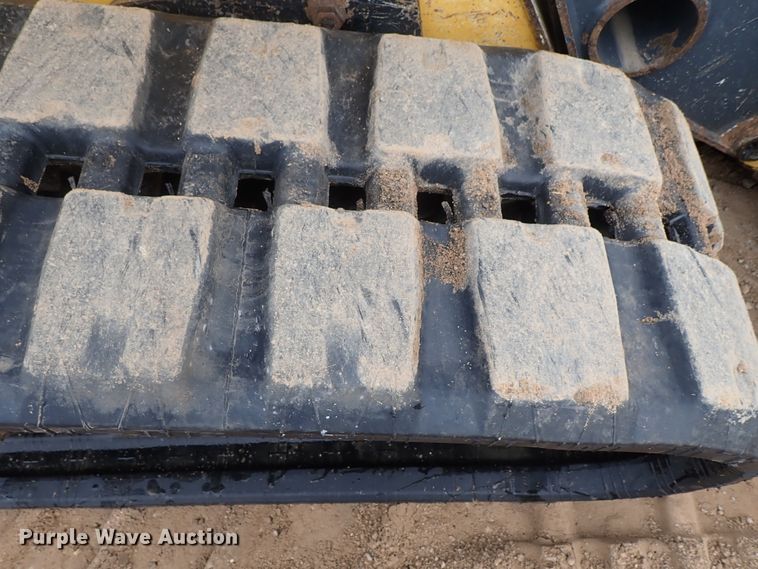 image for item DC3301 2012 John Deere 333D  tracked skid steer loader