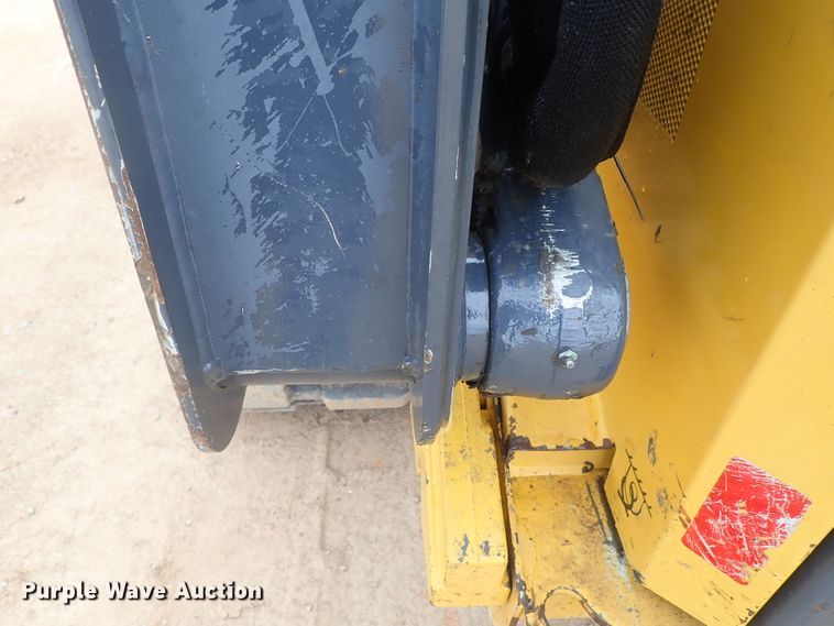 image for item DC3301 2012 John Deere 333D  tracked skid steer loader