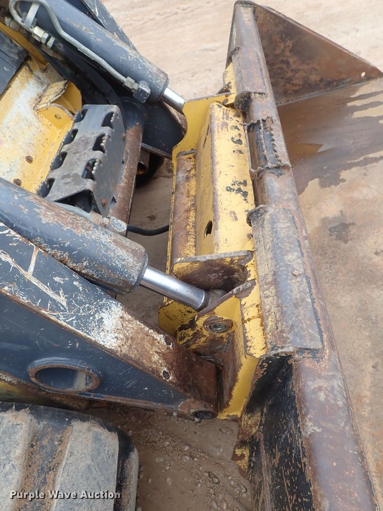 image for item DC3301 2012 John Deere 333D  tracked skid steer loader