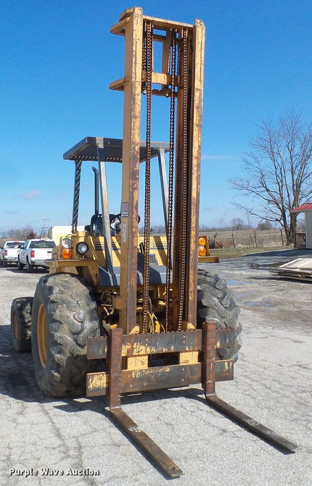 image for item DD1750 Case 585E forklift