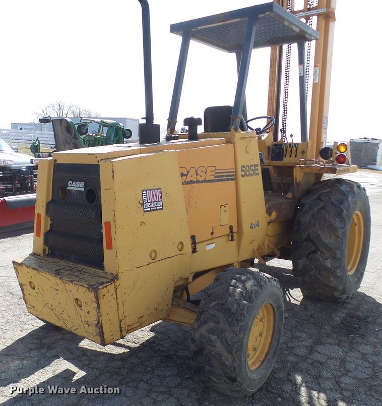 image for item DD1750 Case 585E forklift