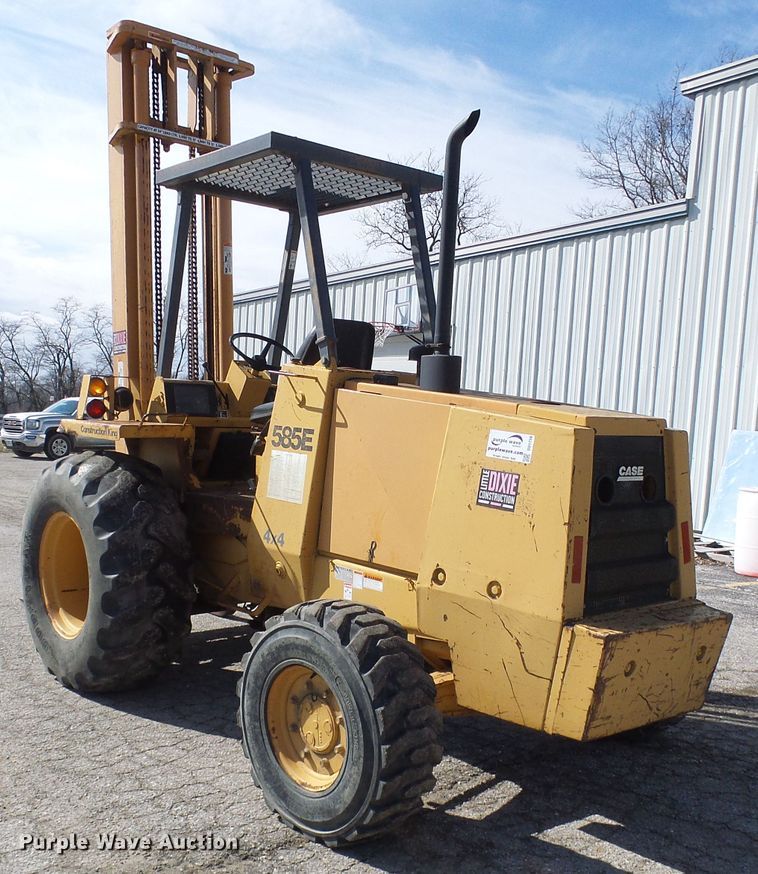 image for item DD1750 Case 585E forklift