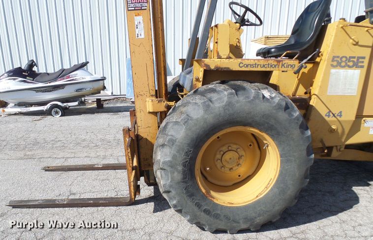 image for item DD1750 Case 585E forklift