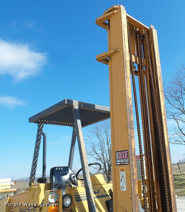 image for item DD1750 Case 585E forklift