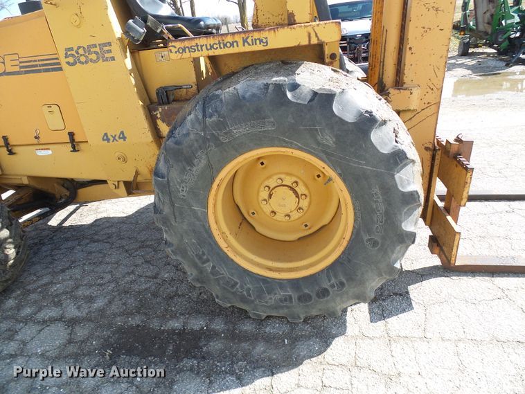 image for item DD1750 Case 585E forklift